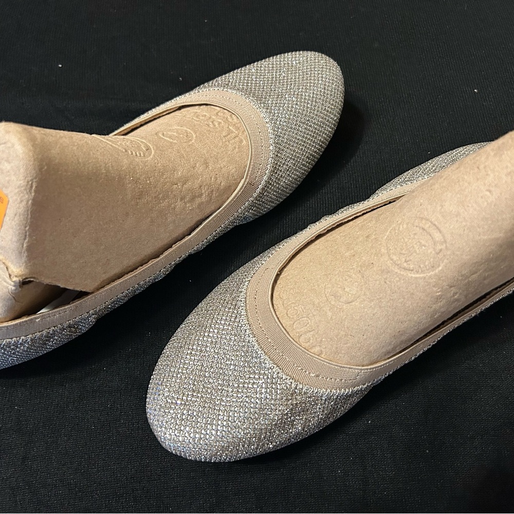 Bandolino Silver and Tan Flats Elegant Design